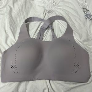 lululemon air support bra. never worn. bought wrong size
